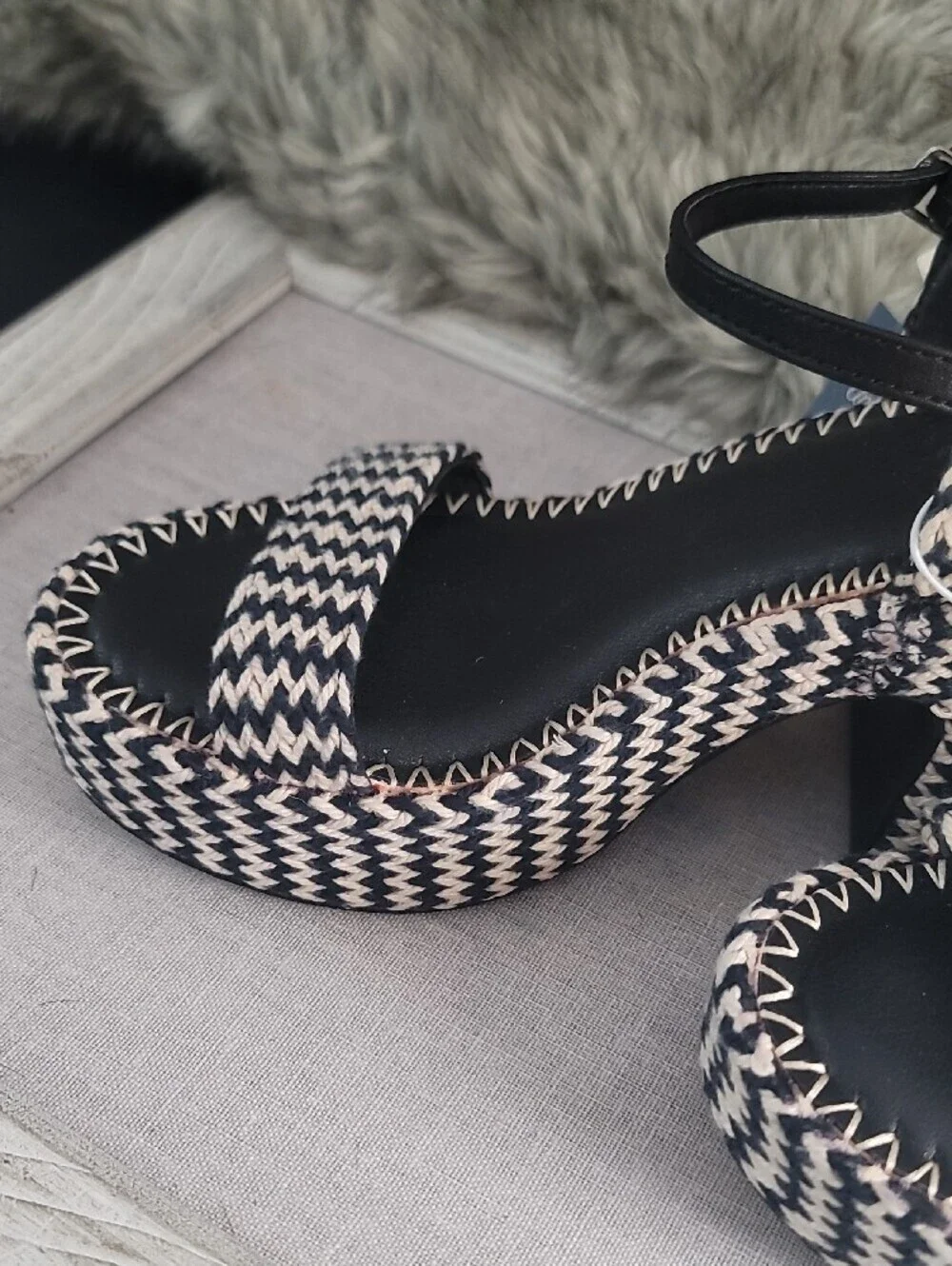 Universal Thread-Target Brand Woven Platform Sandals - Black & Cream
